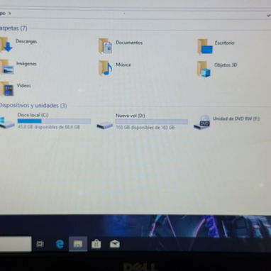 Laptop Dell con rendimiento ideal para algunos juegos y trabajos de programación informática. - 2/6