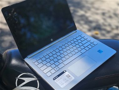 Laptop HP i3 de 11na generación impecable como nueva poco uso más garantía - Img main-image