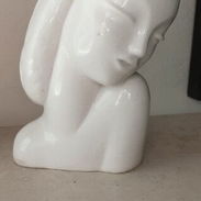 Busto de mujer - Img 56875723