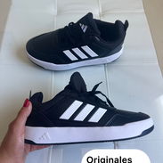 Tenis y botas de mujer - Img 58257621