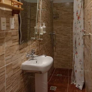 Apartamento frente al Museo de la Revolución – Renta por habitaciones desde 35 USD – Parqueo 24h y wifi - Img 119582948