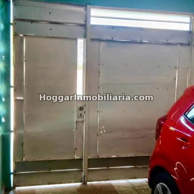 GG-168 ¡ESPECTACULAR CASA INDEPENDIENTE DE 3 CUARTOS CON GARAJE Y PATIO EN PÁRRAGA! (SISTEMA ELÉCTRICO NUEVO Y CISTERNA) - 2/10