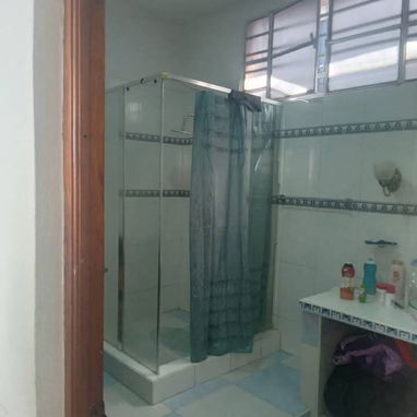 Se vende casa independiente con Telf. y Nauta en Porvenir y Dolores, 10 de Octubre - 4/10