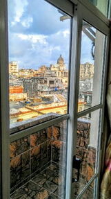 Renta x días apto de 1 hab en Centro Habana, calle Galiano, a 200 m de malecón. Balcón con vista a la Habana Vieja. - Img 62722594
