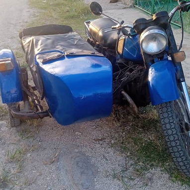 Se vende moto Ural y Refresquera - 6/9