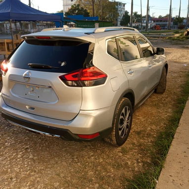 Vendo negocio Nissan Rogue, 2017 con tres filas asientos - Img 111016093