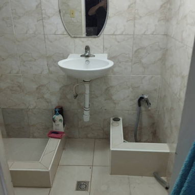 Se vende casa vacía en 4 camino frente al mercado Matadero 13 Entre Monte y Omoa Cerro - 9/10