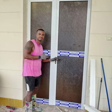 ☎️ 58437342. Realizamos todo tipos de trabajo de marqueteria de aluminio  🛡Puertas de aluminio con cristal y melamina - Img 115017641