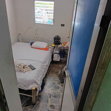 Casa puerta calle de 5 cuartos en 20 mil USD ,se deja todo en 25 mil - Img 120376396