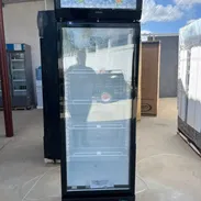Se vende Nevera exhibidora GBR 12.6 pies(enfría y congela) - Img 56607072