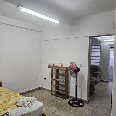 🏡Casa ofertando🔖  📍Ubicación: Cerro, Interior primer apartamento   🔥Consta con...🔥 ✔️Portal ✔️Sala-Comedor ✔️Cocina - 6/9