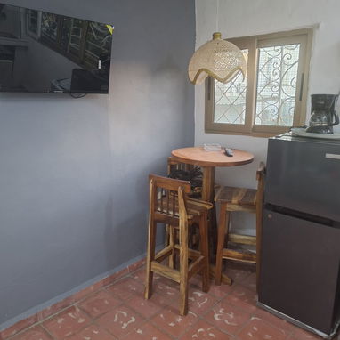 Vendo apartamento un cuarto en el Vedado - Img 123991075