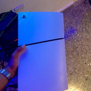 PS5 Slim 1TB + 2 Mandos + Base de Carga con Enfriamiento + Juegos - Img 55497326