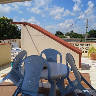 Cod.Z 鈥嬸煆栵笍 隆OFERTA! Habitaci贸n C茅ntrica en Varadero con Terraza y Wi-Fi por solo $35 d贸lares/la Noche - Img 104835847
