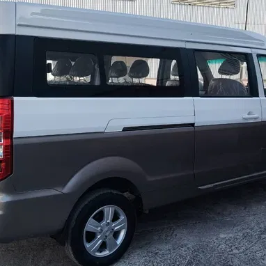 Guagua de 8 plazas - 2/6