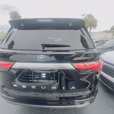 Toyota Sequoia SR5 i-force Max 2024 v6 - 2/10