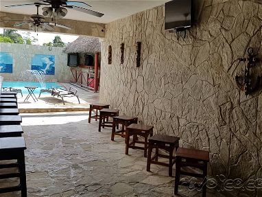 Renta casa con piscina en Guanabo de 6 habitaciones,6 baños,wifi,parqueo,cocinera,seguridad las 24 hrs - Img 62352580
