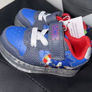 Tenis de Sonic talla 6 con luces - Img 56984456