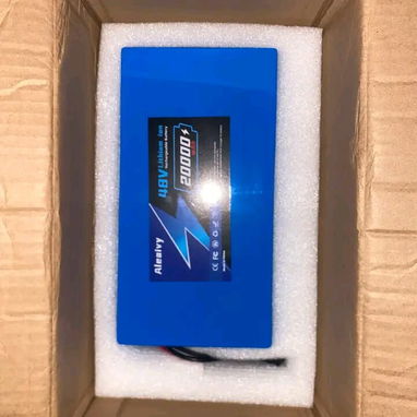 Tengo baterías de litio de 48 por 20 Amp precio 550 usd nueva en caja , incluido cargador y adaptadores - Img 126073160