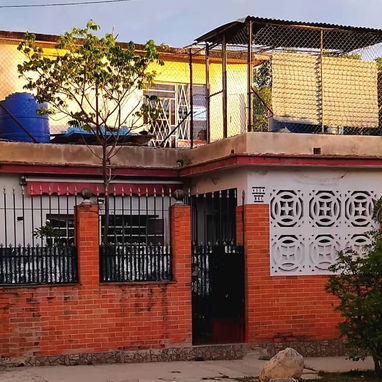 Se vende casa independiente con apartamento independiente arriba - Img 125439069