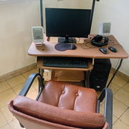 Vendo Computadora, mesa, sillas y demás accesorios - Img 58033789
