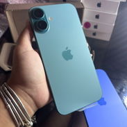 Vendo iPhone 16 plus también cambiamos por menor y vuelto - Img 55951309
