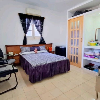 Apartamento en el segundo piso,en Edificio Capitalista de 3 apartamentos, remodelado recientemente,en el Vedado - 3/10
