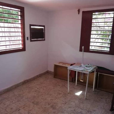 Vendo Casa Grande en el Reparto Monterrey, san miguel del padrón.  Soy él Propietario.  - 4 Habitaciones.  - 5 Baños.  - - 7/10