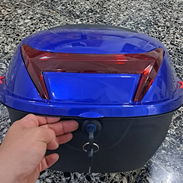 LONA o CAPA de TAPAR MOTO. CAPA Conductor. FORRO ACIENTO. CASCO. GUANTILLA. CANDADO Anticizalla. BAUL. TF:51469270 - Img 51250196
