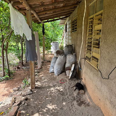 VENTA DE CASA CON TERRENO - 6/9