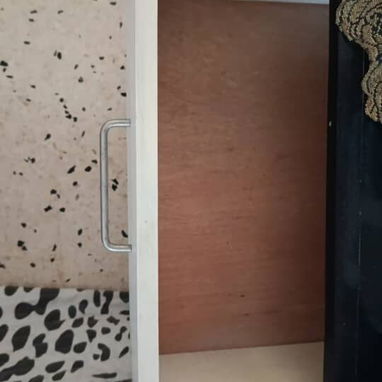 🛏️🚨👉🏻Juego de cuarto con cama camera, 2 mesitas de noche con sus gavetas y cómoda amplia - 4/5