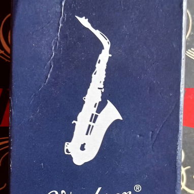 Cuerdas de Guitarra, y una caja de 10 cañas para Saxofón 🎷 - 2/10