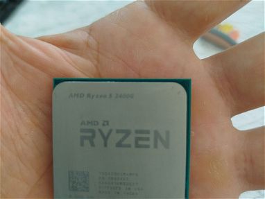 Ryzen 5 2400g con su disipador 54025945 - Img main-image-45622001
