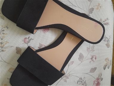 Sandalias negras de mujer, de vestir, nuevas sin tiras ni talón, talla 39 - Img main-image-45561786
