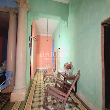 Casa Planta Baja de Biplanta con posibilidad de Garaje en Santo Suárez - $21 000 USD - 2/9
