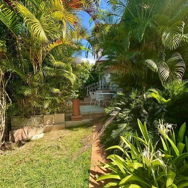 💥 GG-170 | ¡MAJESTUOSA CASA INDEPENDIENTE EN ESQUINA EN NUEVO VEDADO POR ! (5 CUARTOS, 5 BAÑOS, JARDÍN Y GARAJE) 🔑 - 5/10
