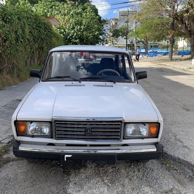 Lada 2107 color blanco. 52,400 km. Siempre en garaje - Img 117414363