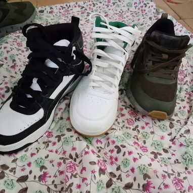 Tenis de muy poco uso originales - 2/5
