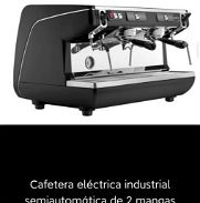 Cafetera eléctrica industrial semiautomática de dos mangas - Img 45687282