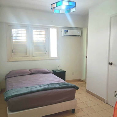 Apartamento de 2 habitaciones en planta baja, El Vedado - Img 121564576