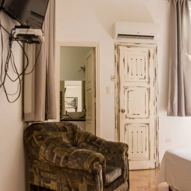 Apartamento de renta por noche 🏡✨ ¡HOSPÉDATE EN EL CORAZÓN DE LA HABANA VIEJA! ✨🏡  📍 Apartamento privado de 1 habitac - 8/10