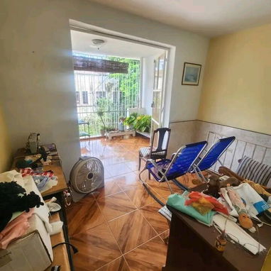 Vendo casa habilitada para rentar de 4 habitaciones, 4 baños y garaje cerca de la Ciudad Deportiva. - Img 105568093