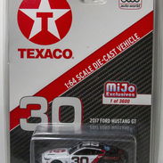 Auto a escala AutoWorld de 2017 Ford Mustang GT (Texaco) - Img 58133952
