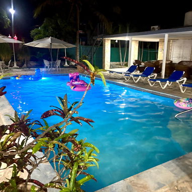 RENTA FRENTE A LA PLAYA BOCA CIEGA CON. PISCINA GRANDE.  CORRIENTE CON PANELES SOLARES. AGUA 24 HORAS - 4/7