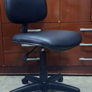 SE VENDE SILLA GIRATORIA PARA OFICINAS, ESCRITORIOS, PELUQUERÍA, MANICURIS, ETC. EN LA HABANA VIEJA. PV 56382806 - Img 55820230