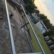 Base para 4 paneles, estructura completamente cerrada, mucho más fuerte, con una mayor superficie de apoyo. Todo con per - Img 57602720