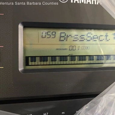 Yamaha PSR-E273 61-Key Portable Keyboard - 3/5