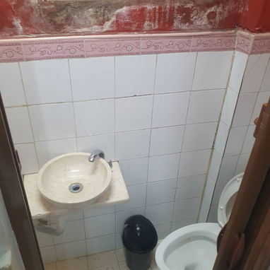 Ofertaaa apto de 2 cuartos y medio y dos baños en perfecto estado planta baja súper céntrico!!!! - Img 93790937