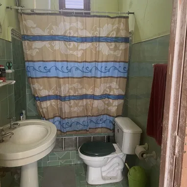 Vendo casa grande totalmente independientes en reparto Santos Suárez - 8/10