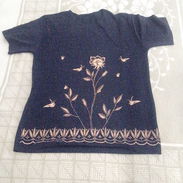Blusa (Talla L)(Flor con Mariposa 🦋)(Reciclada) - Img 53205277